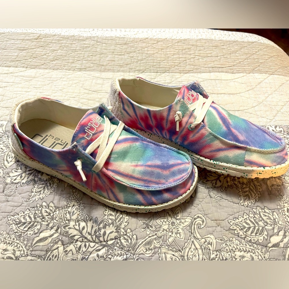 Tie dye Wendy hey dude woman’s 9